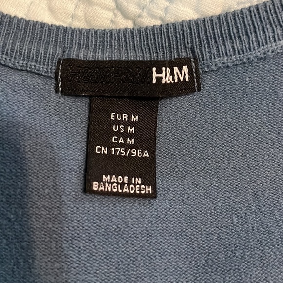 Woman’s button down cardigan - Picture 3 of 3